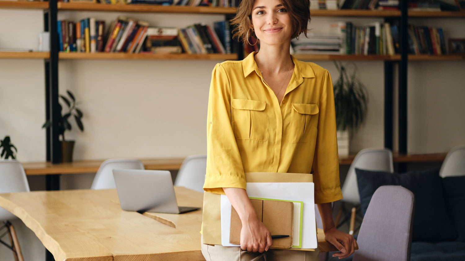 Woman photographer learning online