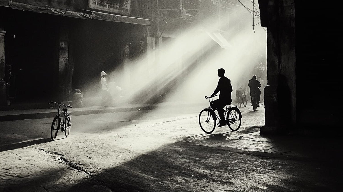 Fan Ho: Street Photography and the Cinematic Aesthetic - Capturing Urban Poetry in Light and Shadow